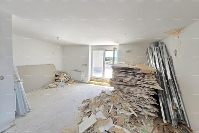 PULA – stan u centru s dvije garaže i velikom terasom