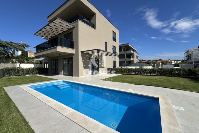 Kvalitetno dvoetažno stanovanje  z pogledom na morje in  bazenom v Taru