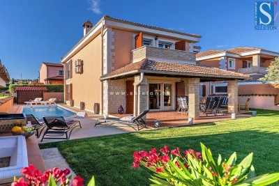 Istria, Poreč-Parenzo, casa bifamiliare di 152 m2 con piscina