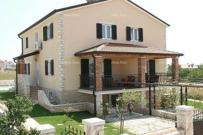 Doppelhaushälfte mit Pool, Umag, Umgebung, Istrien (A)