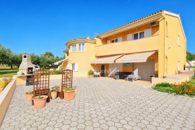 Ampia casa con 3 unità abitative – Barbariga