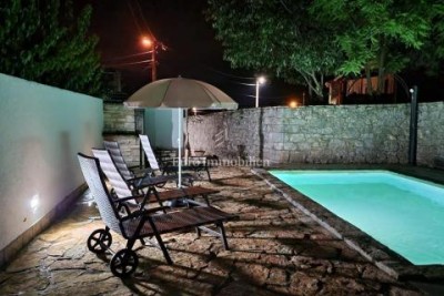 Poreč - stone house with swimming pool