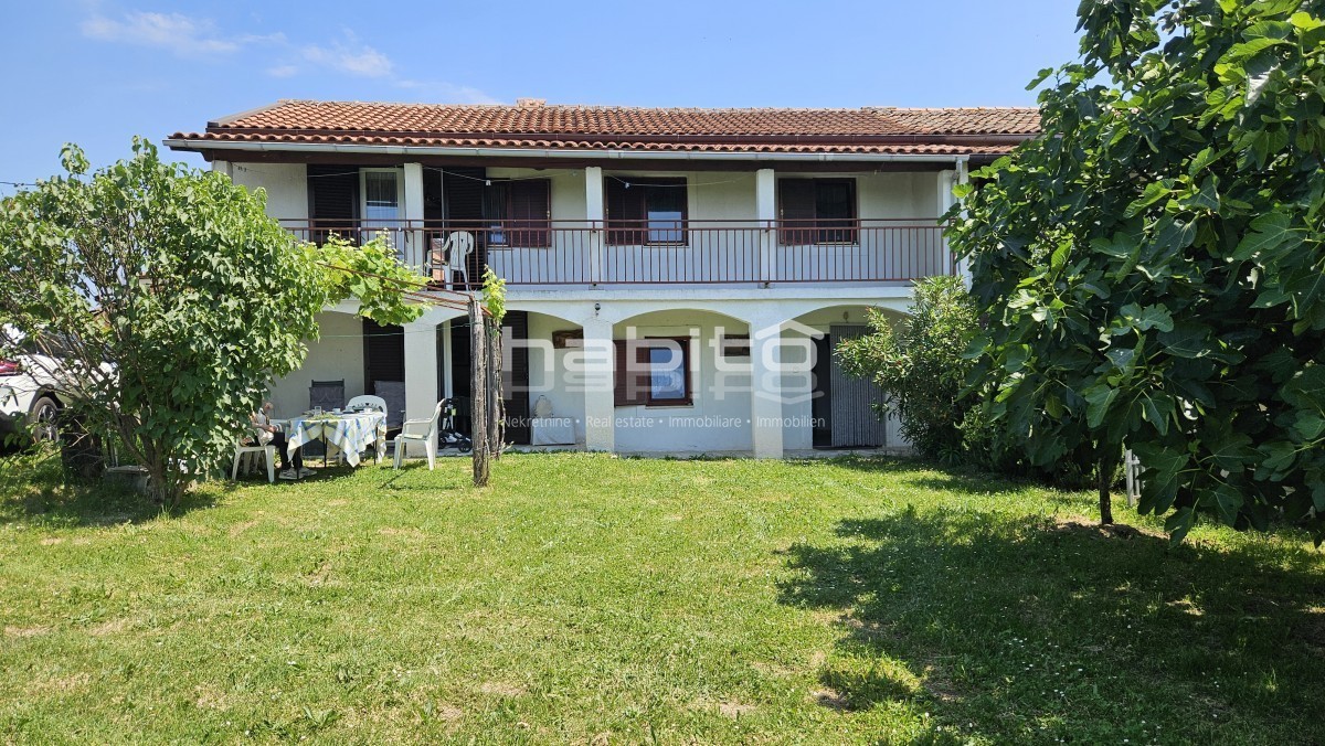 Stein-Doppelhaus mit Garten – Nähe Vižinada & Poreč
