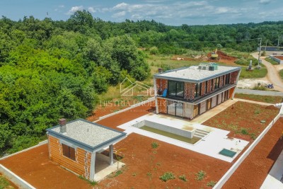 Villa moderna e spaziosa in una posizione tranquilla non lontano da Parenzo