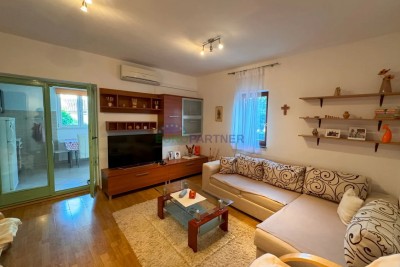 Istria, Novigrad, appartamento con giardino vicino al mare