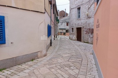 Poreč, hiša v starem mestnem jedru, 80m od morja