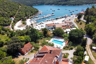 Investicija iz snova: šarmantni hotel u Krnici, 200 m od mora