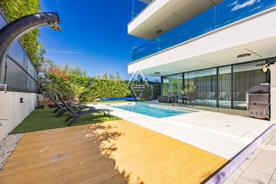 Istra, Rovinj : Luksuzni apartma z ogrevanim bazenom