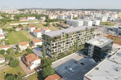 Pula! Pogled na grad. Višestambena, moderna zgrada s liftom, blizu centra. S71