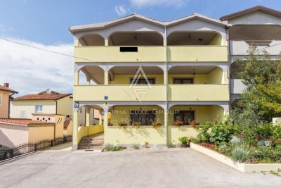 Istra, Poreč - Prostrani višestambeni objekt blizu mora