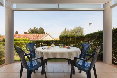 PREKRASNA KUĆA S DVA APARTMANA, 100 METARA OD MORA, IDEALNA ZA TURIZAM ILI OBITELJSKI ŽIVOT - NOVIGRAD, ISTRA!
