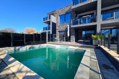 Splendido appartamento con piscina, a 5 km da Poreč.