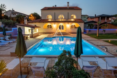 Istra, Poreč: Vila sa 7 apartmana, bazenom i pogledom