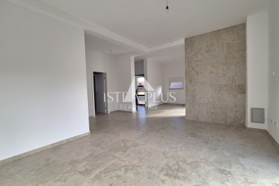 Apartment on the ground floor with a yard, new building 2 km from the sea!!