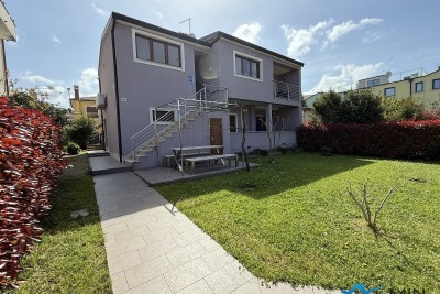 Kuća sa 3 apartmana i vrtom u centru Novigrada