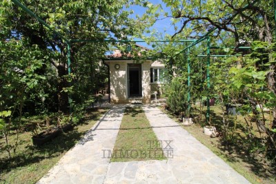 Bereich Poreč, Einfamilienhaus mit Wohnung, 2 km vom Meer entfernt