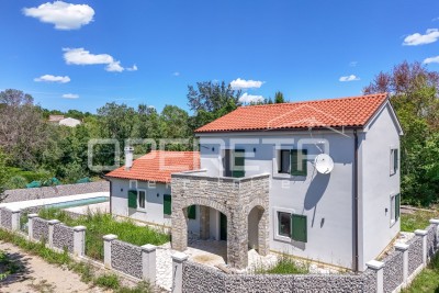 Istra, Motovun okolica- Kamena kuća s bazenom