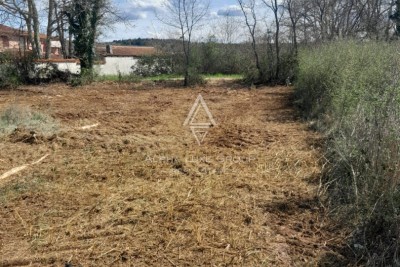 Istra, Žikovići: Gradbeno zemljišče 750 m² blizu Poreča