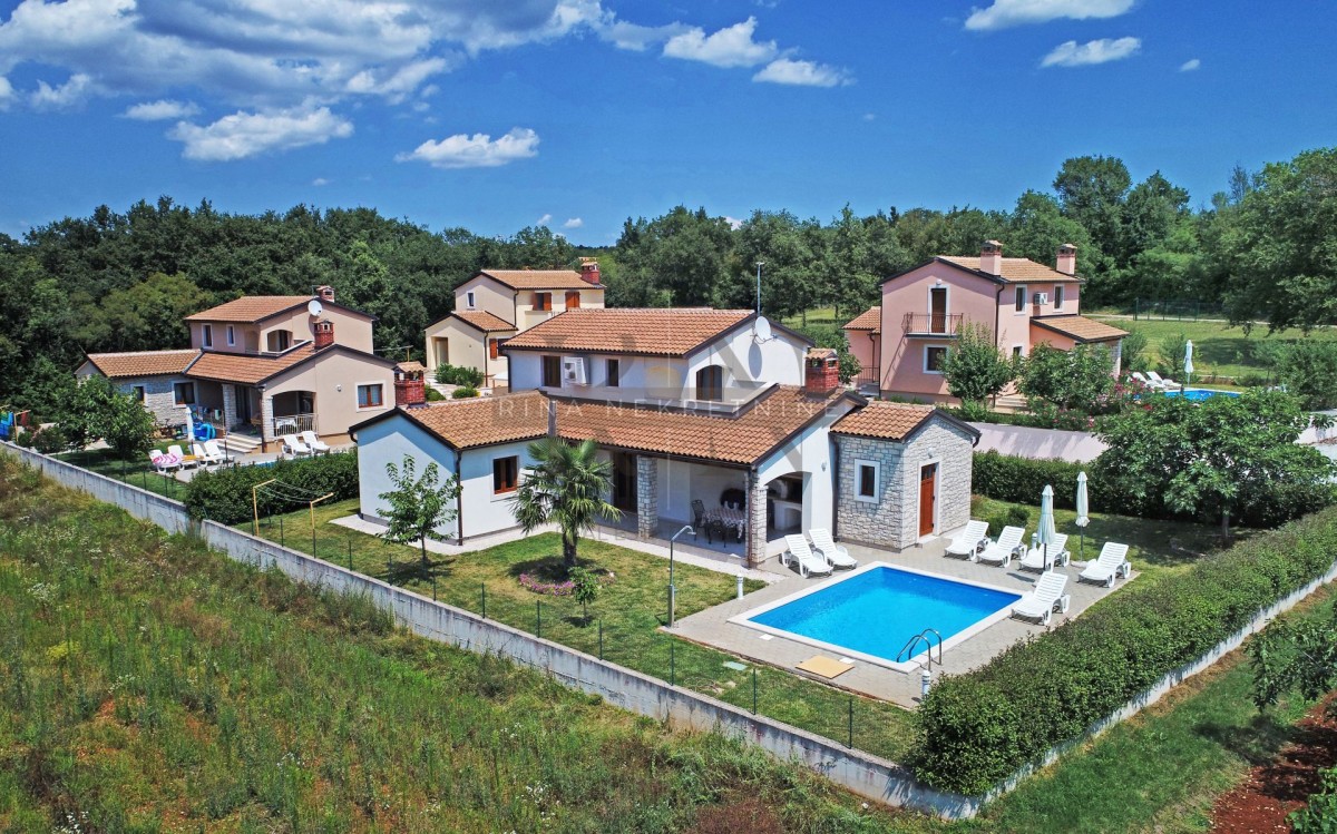 ISTRIEN, POREČ - IN DER NÄHE VON POREČ, Familienhaus 140 m², Swimmingpool, Natur