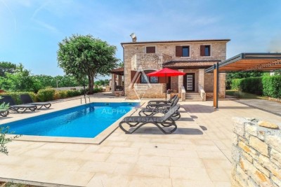 Istrien, Poreč, Authentisches Steinhaus mit Pool zu verkaufen