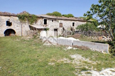Valtura-Ušići Dvori, istrisches Steinhaus zur Renovierung mit Baugrundstück