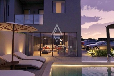 Istrien, Poreč, modernes Reihenhaus mit Pool und Garten