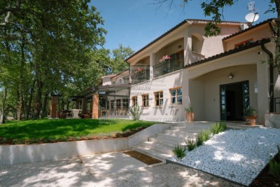 Boutique hotel near Poreč with tennis court