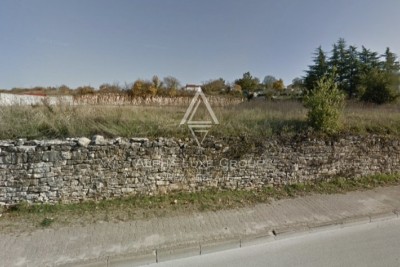 Istra, Kanfanar: Gradbena zemljišča v centru naprodaj