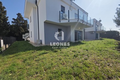Wohnung mit Garten und Garagenstellplatz in der Nähe von Umag, Savudrija