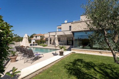 Luxusvilla mit Pool und Meerblick – Poreč