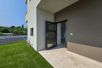 Stan u prizemlju s vrtom, Poreč okolica