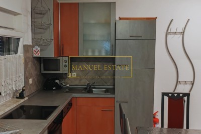 Appartamento in vendita a Cittanova (Novigrad), Istria – 2 camere da letto, terrazza, vista mare, a 350 m dalla spiaggia