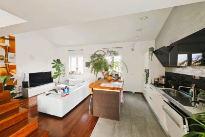 ROVINJ, PRODAJE SE DVOETAŽNI STAN