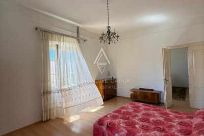 Istria, Brtonigla: Ampio appartamento vista mare in centro