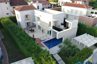 Prekrasna vila s bazenom nedaleko od mora – Vabriga