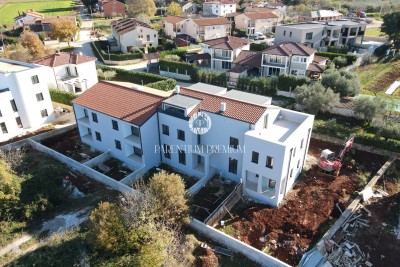 Appartamento su due livelli con due camere da letto e giardino