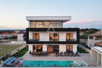 Istrien, Pula: Moderne Luxusvilla mit beheiztem Pool