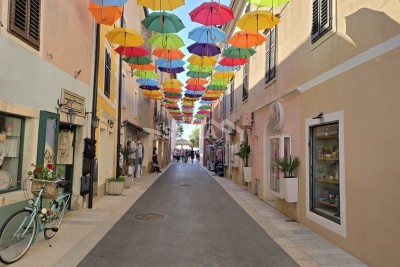 Geräumige Wohnung in einzigartiger Lage im Zentrum von Novigrad - 150 m vom Meer entfernt