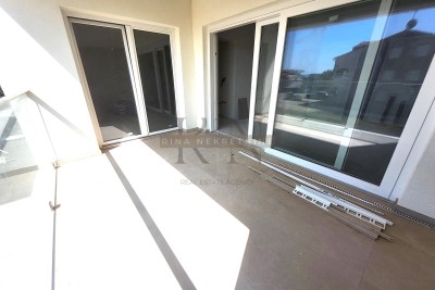 ISTRIA - POREČ, Zum Verkauf, Wohnung (110 m²) 300 m vom Strand entfernt.