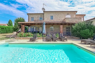 Villa in pietra dal fascino istriano – unione di tradizione, eleganza rustica e modo di vivere mediterraneo