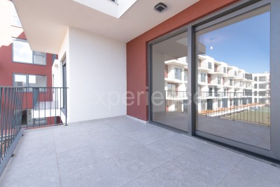 ISTRIA, Umago - appartamento con spazioso balcone (11,07 m2), 1. piano, ascensore