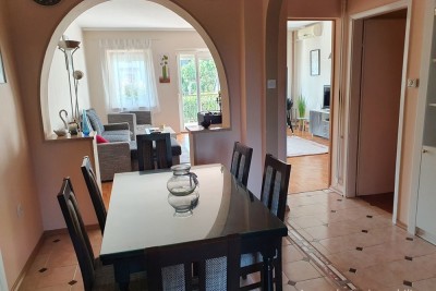 POREČ, casa a schiera, ca. 150 m2 con un giardino di 160 m2.