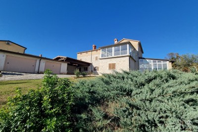 Veličanstveno prebivalište smješteno na golemom imanju - pravo oličenje veličine i elegancije.