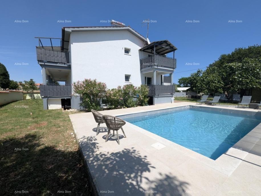 Pula – Haus mit 5 Wohneinheiten und zwei Schwimmbädern