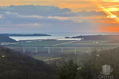 GRADBENO ZEMLJIŠČE Z NEVERJETNIM POGLEDOM NA MORJE IN OKOLIŠKI PEJZAŽ!!