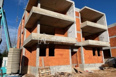 Umag-okolica, dvosobno stanovanje v pritličju na TOP lokaciji 150 m od morja