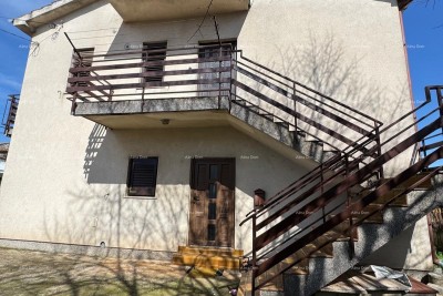 Casa nel centro di Marčana con 2 appartamenti, cantina e laboratorio