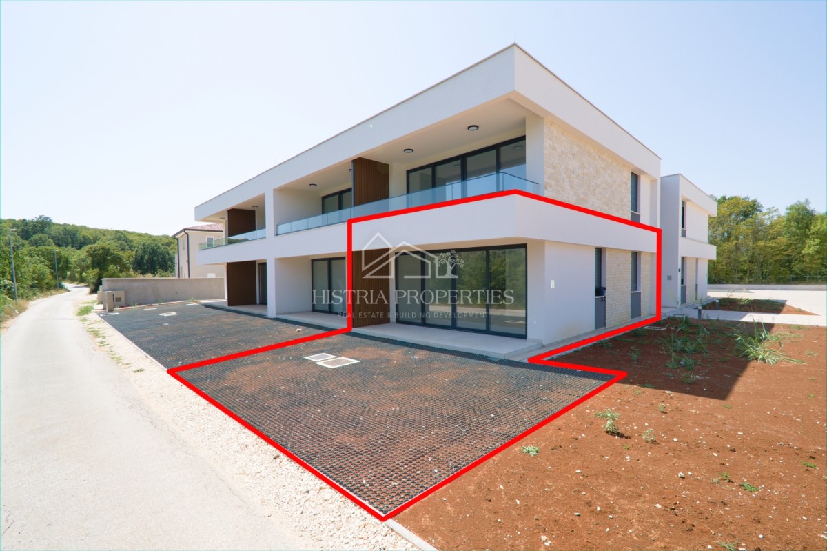 Neubau in der Nähe von Rovinj: eine hochwertige Ferienwohnung mit Garten für einen angenehmen Aufenthalt.