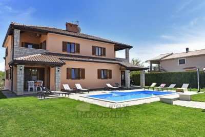 Poreč - Detached house with four residential units, 417 m²