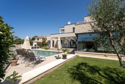 Moderne Villa mit Meerblick im weiteren Zentrum von Poreč